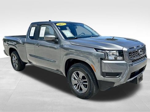 Certified 2025 Nissan Frontier SV RWD image 3