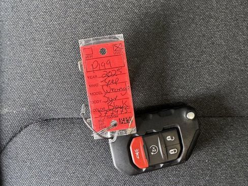 Used 2025 Jeep Wrangler Unlimited Sahara AWD/4WD image 30