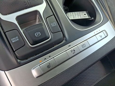 Used 2024 Kia Carnival LX FWD image 19