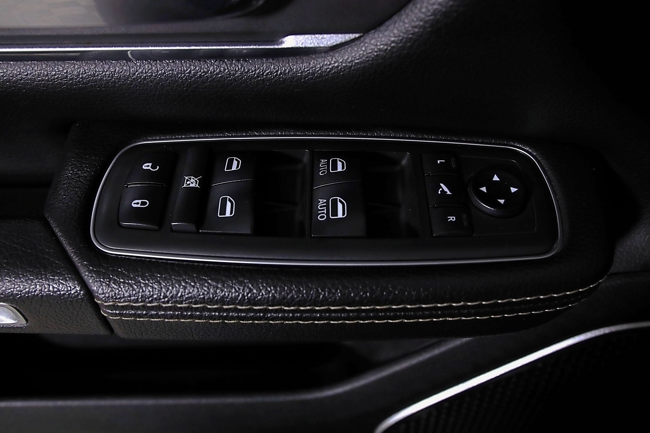 Used 2019 RAM 1500 Laramie AWD/4WD image 17