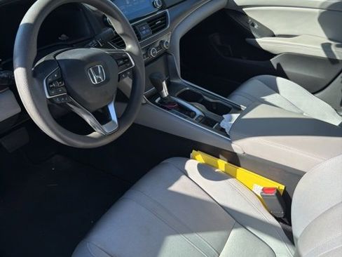 Used 2018 Honda Accord EX image 3