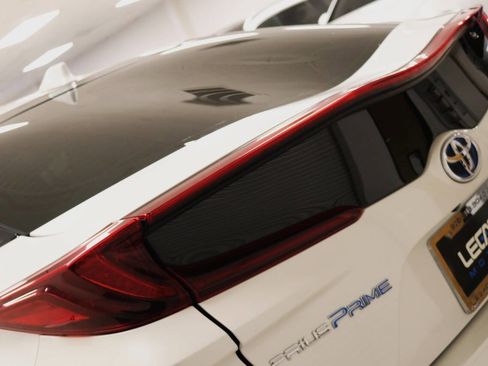 Used 2017 Toyota Prius Prime Advanced image 96