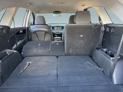 Used 2019 Kia Sorento LX FWD image 32