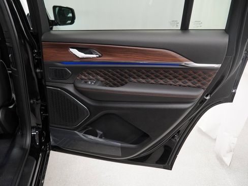 New 2025 Jeep Grand Cherokee L Summit image 33