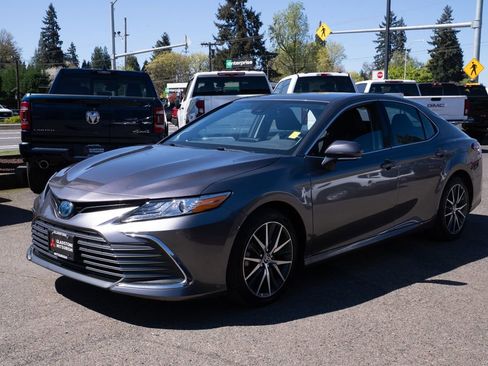 Used 2023 Toyota Camry XLE w/ Navigation Package FWD image 3
