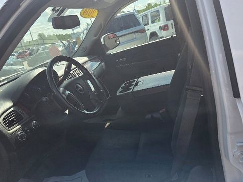 Used 2014 GMC Yukon SLE image 9