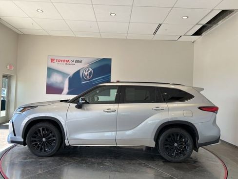 Used 2023 Toyota Highlander XSE AWD/4WD image 3