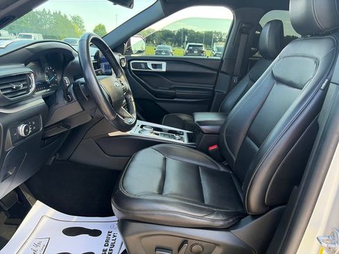 Used 2020 Ford Explorer XLT w/ Equipment Group 202A AWD/4WD image 15