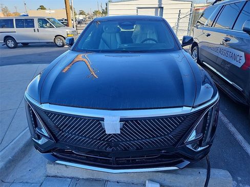 New 2024 Cadillac Lyriq Luxury image 3