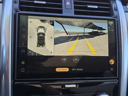 Certified 2025 Land Rover Discovery S image 25