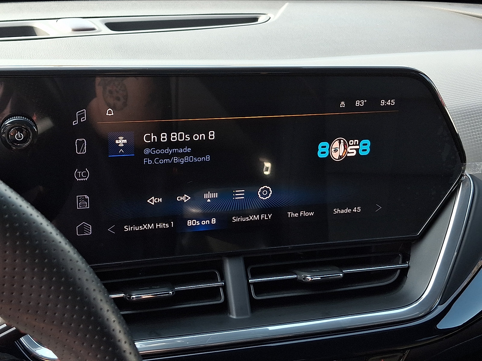 Used 2025 Chevrolet Trax RS w/ Driver Confidence Package FWD image 17