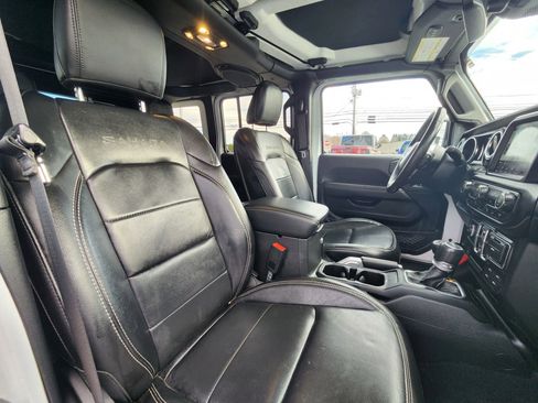Used 2019 Jeep Wrangler Unlimited Sahara w/ Dual Top Group image 43