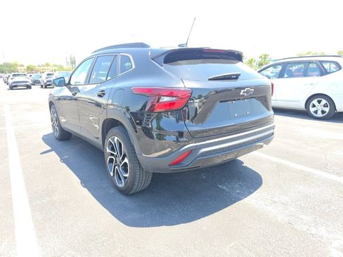 Used 2024 Chevrolet Trax RS w/ Sunroof Package FWD image 11