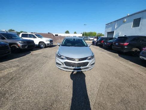 Used 2016 Chevrolet Cruze LT w/ Convenience Package FWD image 6