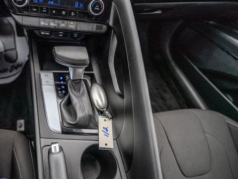 Certified 2024 Hyundai Elantra SEL image 17