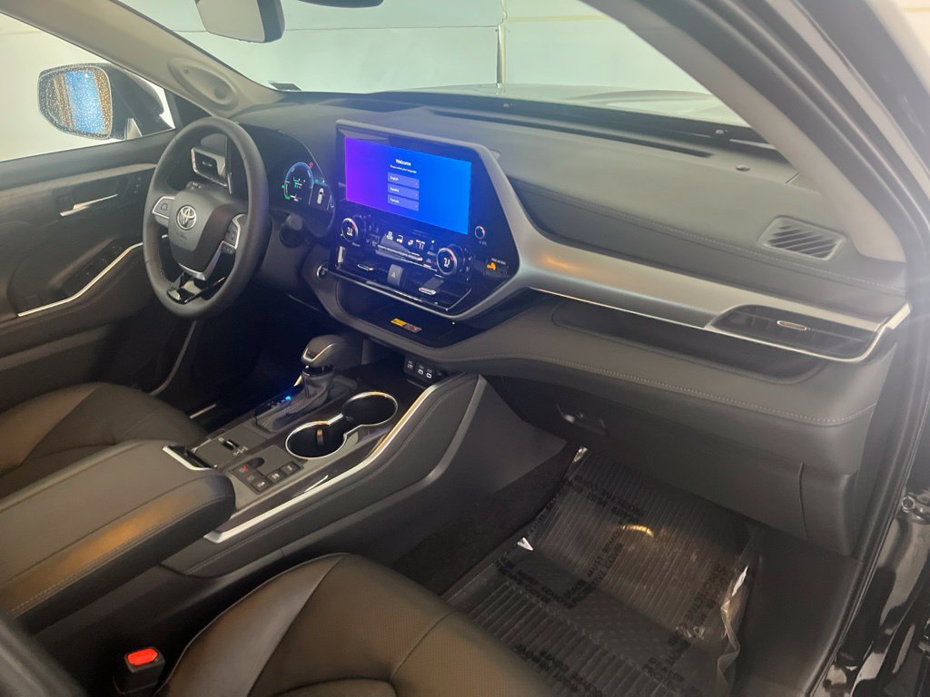 Used 2026 Toyota Highlander Platinum AWD/4WD image 24