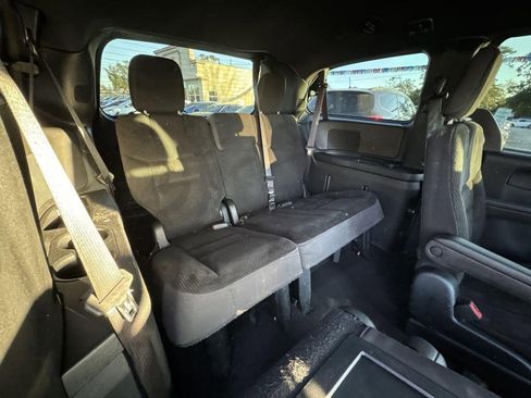 Used 2017 Dodge Grand Caravan SE image 11