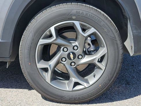 Used 2025 Chevrolet Trax LT image 13