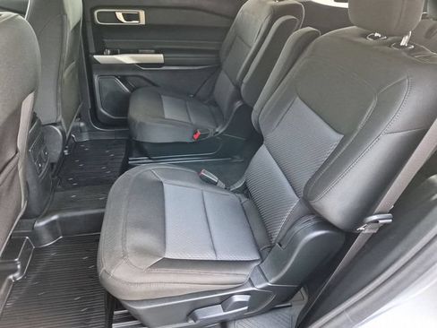 Used 2024 Ford Explorer XLT AWD/4WD image 13