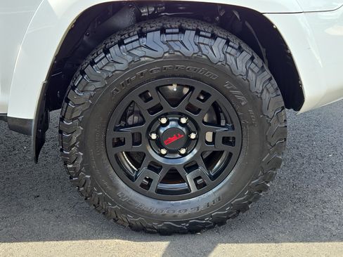 Used 2016 Toyota 4Runner Trail Premium AWD/4WD image 7