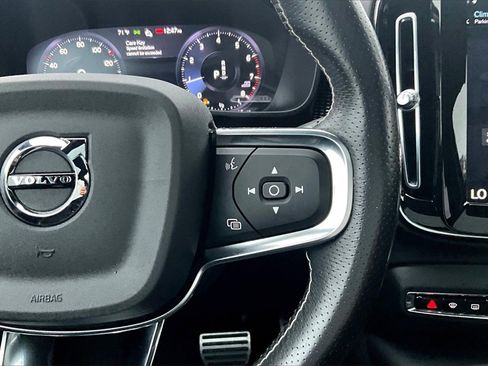 Used 2021 Volvo XC40 T5 R-Design w/ Climate Package image 18