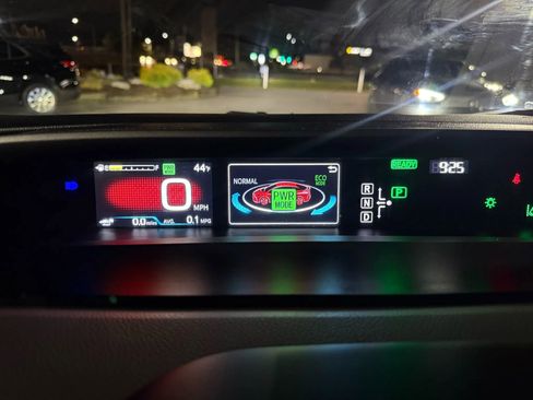 Used 2017 Toyota Prius Prime Premium image 49