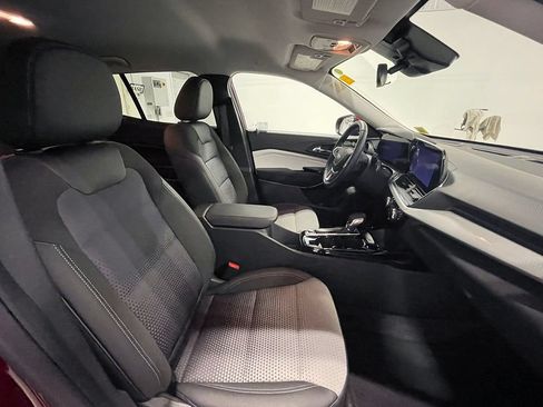 Used 2025 Chevrolet Trax LT FWD image 26