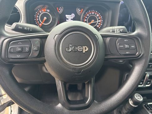 Used 2025 Jeep Wrangler Sport AWD/4WD image 18