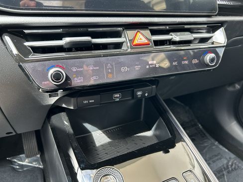 New 2026 Kia Niro EX FWD image 22