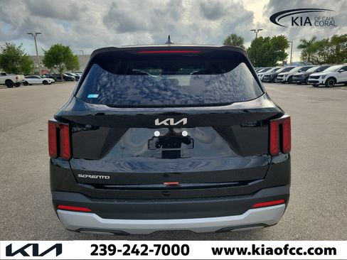 New 2026 Kia Sorento LX FWD image 8