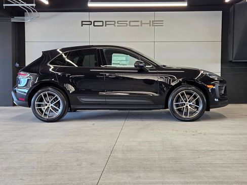 Certified 2026 Porsche Macan AWD/4WD image 28