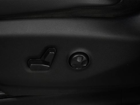 Used 2018 Chrysler Pacifica Touring-L w/ Tire & Wheel Group FWD image 22