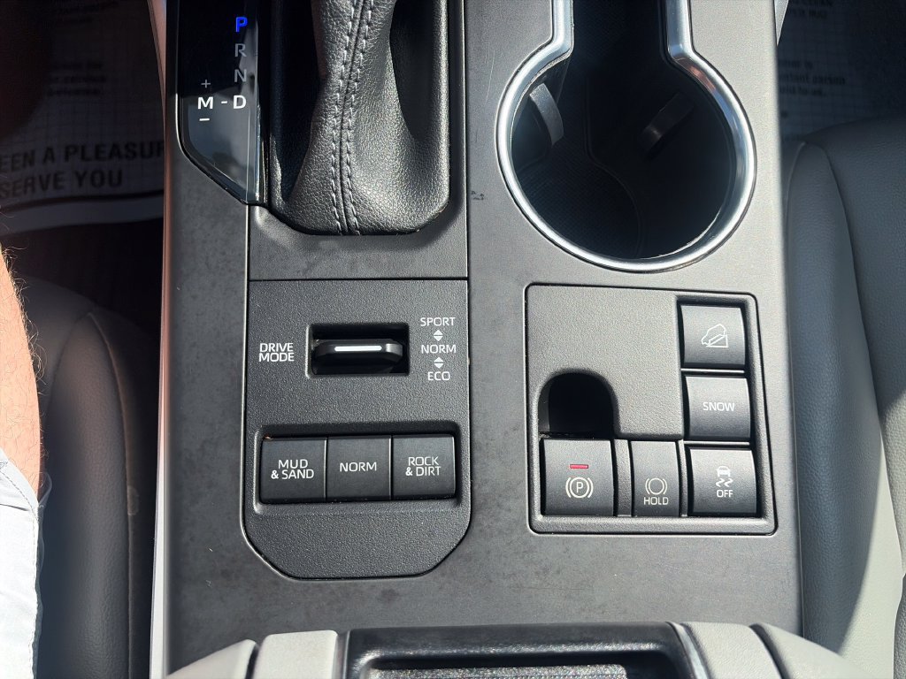Used 2023 Toyota Highlander XLE AWD/4WD image 37