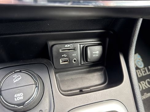 Used 2016 Jeep Cherokee Overland w/ Technology Group AWD/4WD image 44