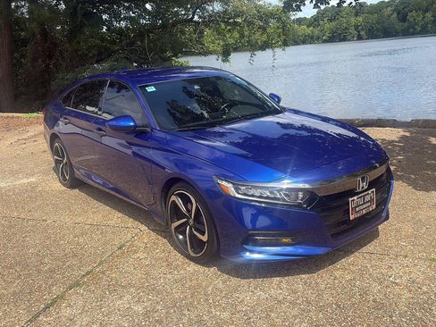 Used 2020 Honda Accord Sport image 2