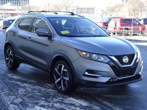 Used 2021 Nissan Rogue Sport SL image 3