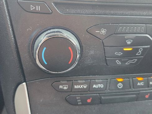 Used 2015 Ford Edge SEL image 29