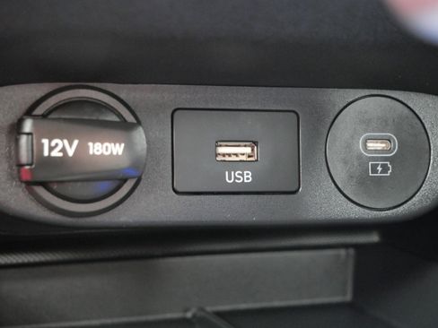 Certified 2025 Hyundai Elantra SEL image 28