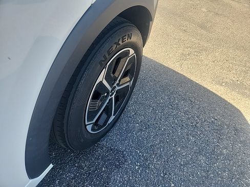 Certified 2023 Kia Niro EX FWD image 9