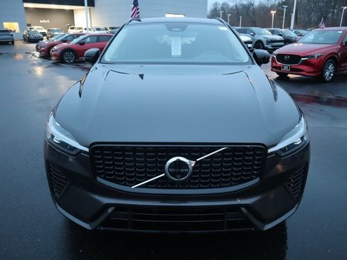 Used 2025 Volvo XC60 B5 Plus w/ Climate Package image 3