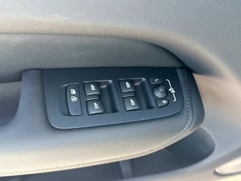 New 2026 Volvo XC60 B5 Plus w/ Climate Package image 17
