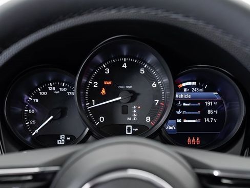 New 2025 Porsche Macan image 15