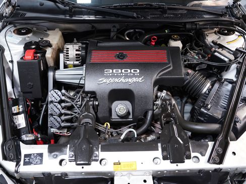 Used 2000 Pontiac Grand Prix GTP w/ Opt Pkg FWD image 3