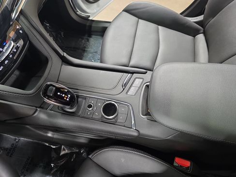 Used 2023 Cadillac XT6 Premium Luxury w/ LPO, Floor Liner Package AWD/4WD image 24
