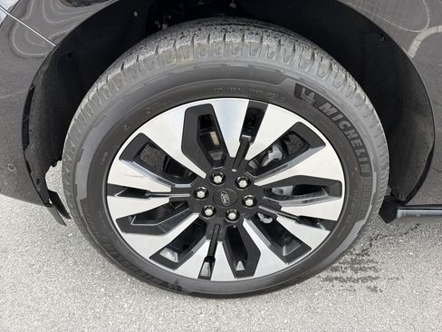 Used 2025 Ford Expedition Max Platinum w/ Driver's Package image 11