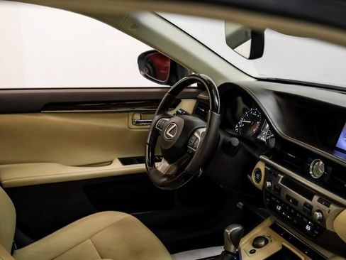 Used 2016 Lexus ES 350 w/ Premium Package w/Wood Trim FWD image 17