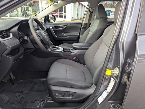 Used 2020 Toyota RAV4 XLE image 17