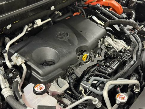 Used 2021 Toyota RAV4 SE image 68