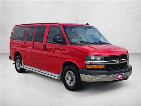 Used 2017 Chevrolet Express 2500 LT w/ LT Preferred Equipment Group image 3