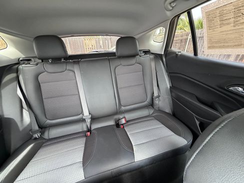 Used 2025 Chevrolet Trax LT image 37